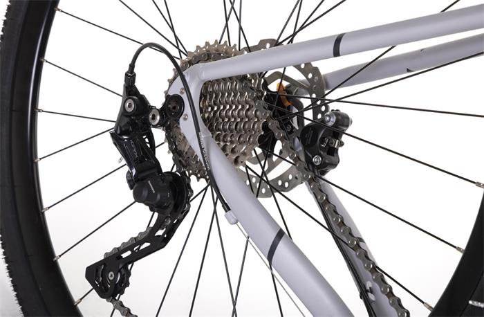 Vélo de cyclisme INVICTA Disc 5.7 couleurs 