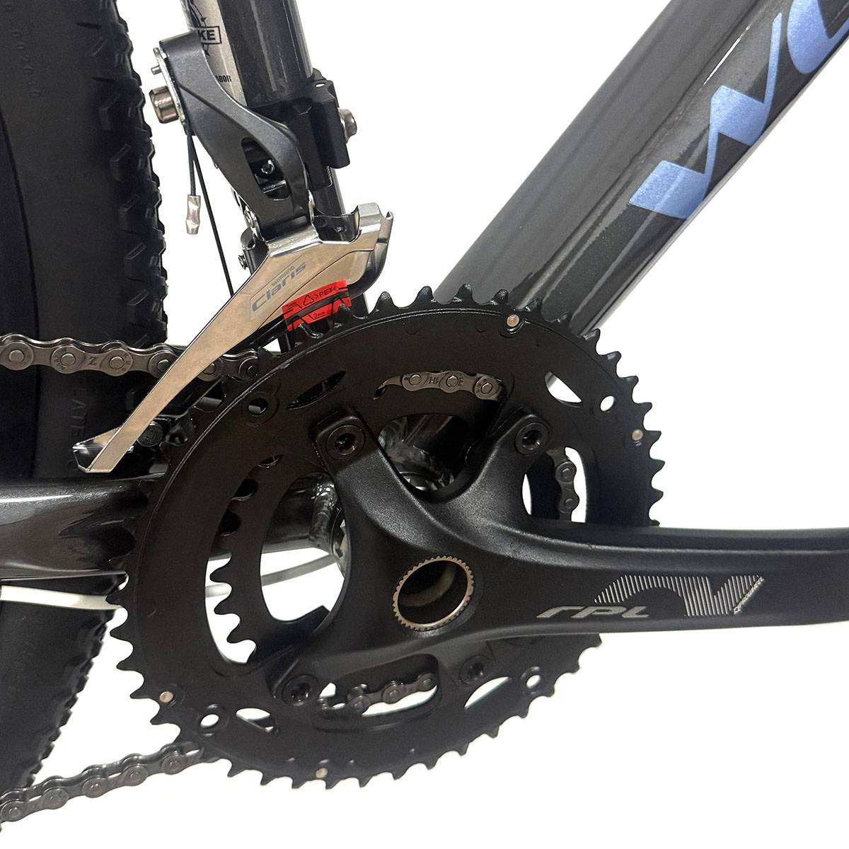 Vélo de cyclisme INVICTA Disc 5.7 couleurs 